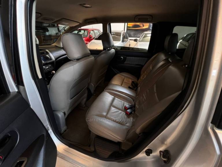 NISSAN - GRAND LIVINA - 2010/2010 - Prata - R$ 38.900,00