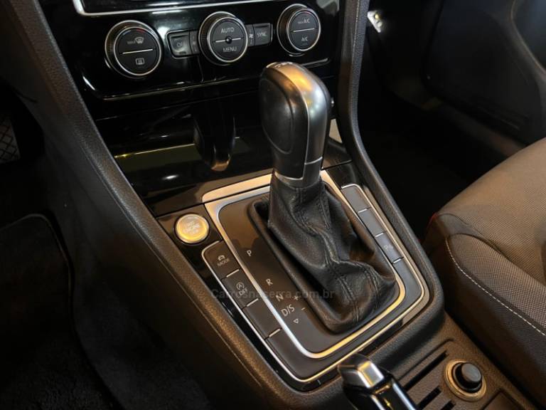 VOLKSWAGEN - GOLF - 2015/2015 - Prata - R$ 86.900,00