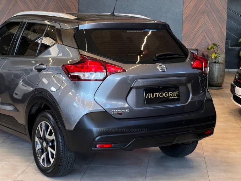 NISSAN - KICKS - 2018/2019 - Cinza - R$ 82.900,00