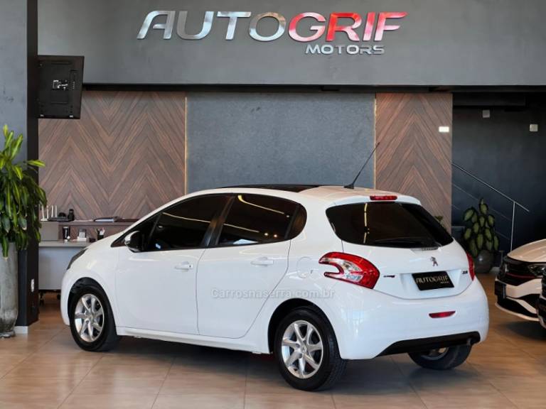 PEUGEOT - 208 - 2015/2016 - Branca - R$ 43.900,00