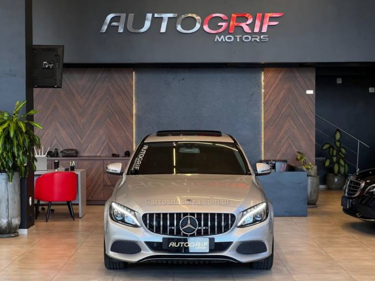 MERCEDES-BENZ - C 250 - 2017/2018 - Prata - R$ 154.900,00