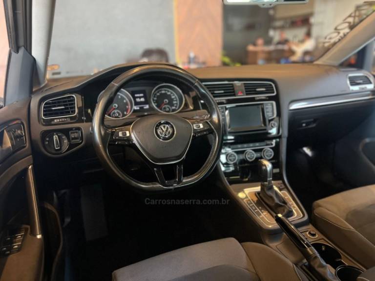 VOLKSWAGEN - GOLF - 2015/2015 - Prata - R$ 86.900,00