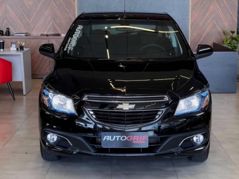 CHEVROLET - ONIX - 2016/2016 - Preta - R$ 56.900,00