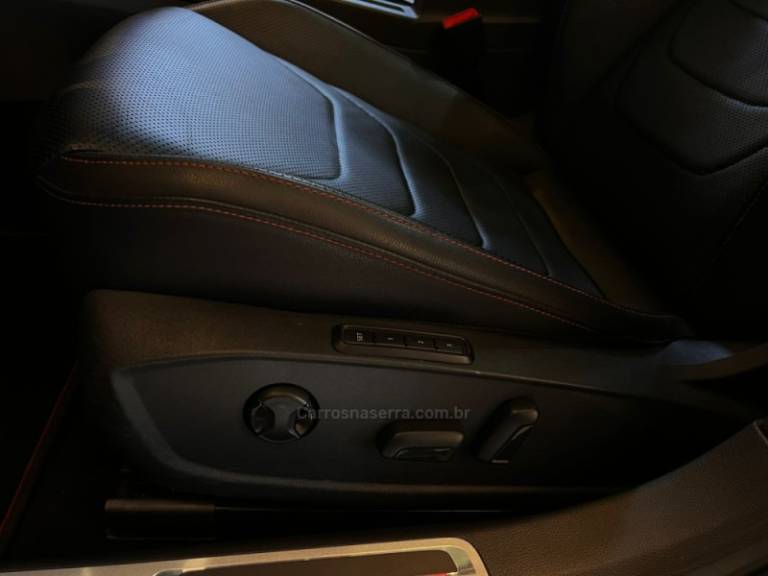 VOLKSWAGEN - JETTA - 2019/2020 - Branca - R$ 164.900,00