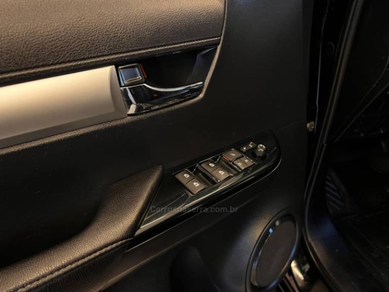 TOYOTA - HILUX - 2021/2021 - Preta - R$ 244.900,00