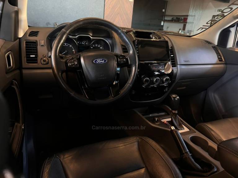 FORD - RANGER - 2015/2015 - Prata - R$ 118.900,00