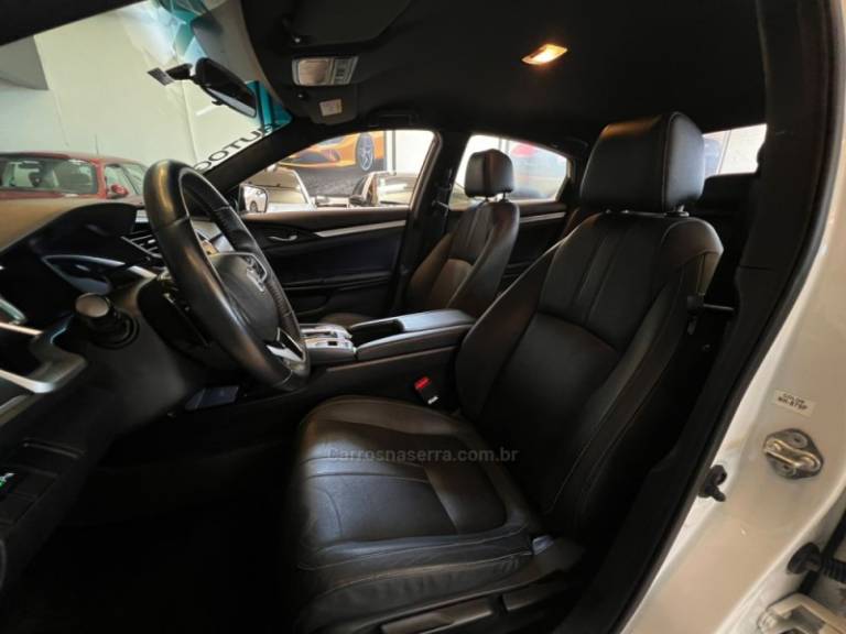 HONDA - CIVIC - 2016/2017 - Branca - R$ 108.900,00