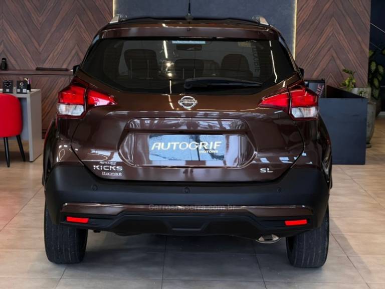 NISSAN - KICKS - 2020/2021 - Marrom - R$ 97.900,00