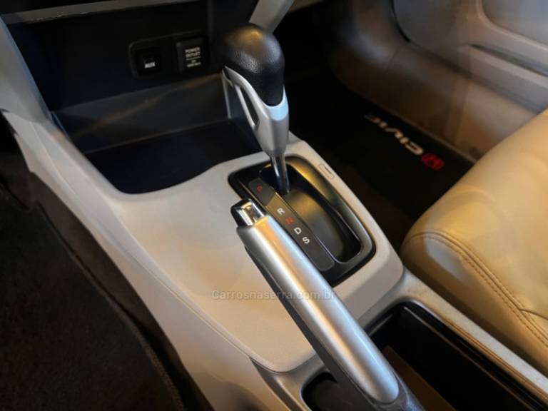 HONDA - CIVIC - 2013/2014 - Prata - R$ 79.900,00