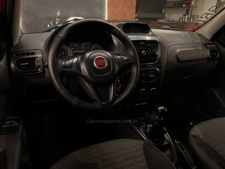 FIAT - PALIO - 2015/2015 - Vermelha - R$ 49.900,00