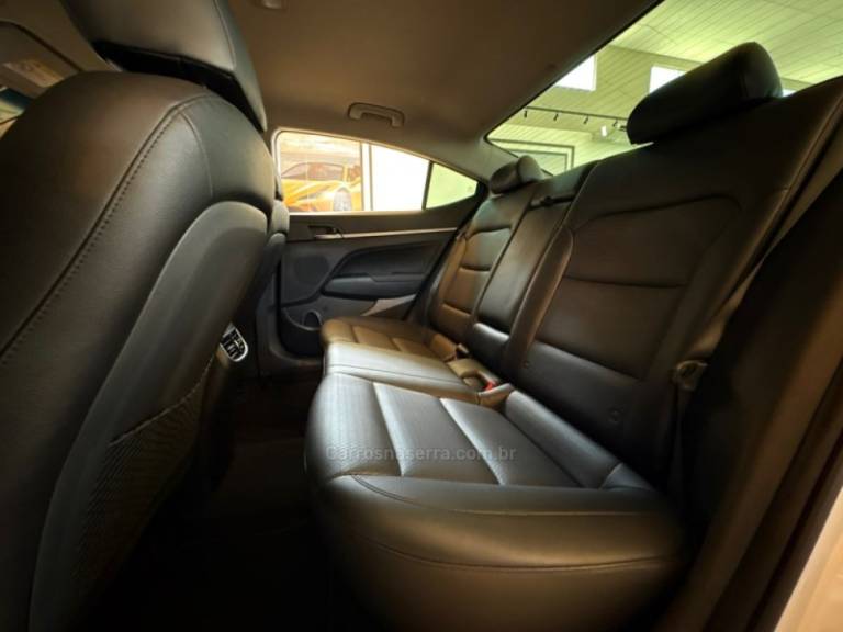 HYUNDAI - ELANTRA - 2017/2017 - Branca - R$ 81.900,00