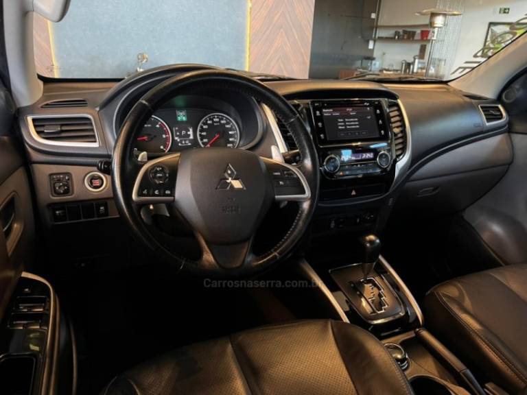 MITSUBISHI - L200 TRITON - 2017/2017 - Prata - R$ 144.900,00