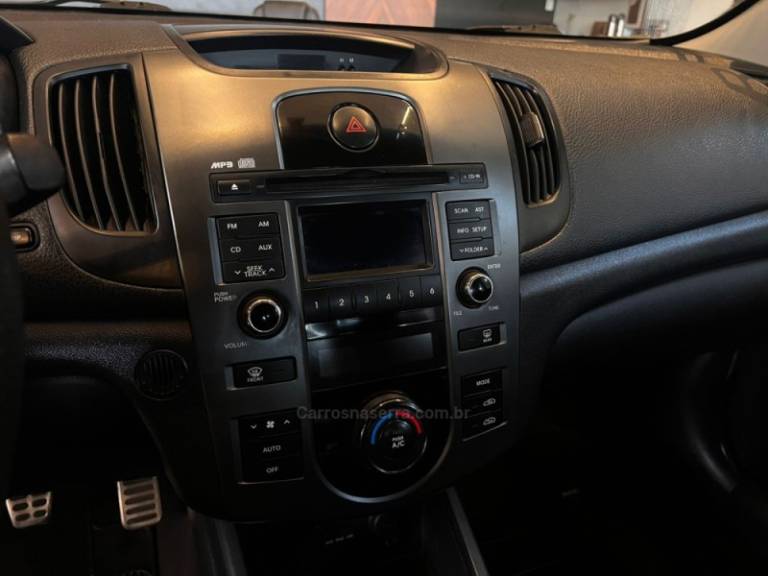 KIA MOTORS - CERATO - 2010/2011 - Vinho - R$ 44.900,00