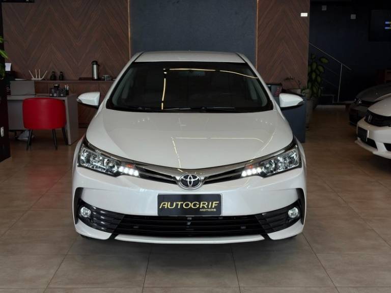 TOYOTA - COROLLA - 2019/2019 - Branca - R$ 105.900,00