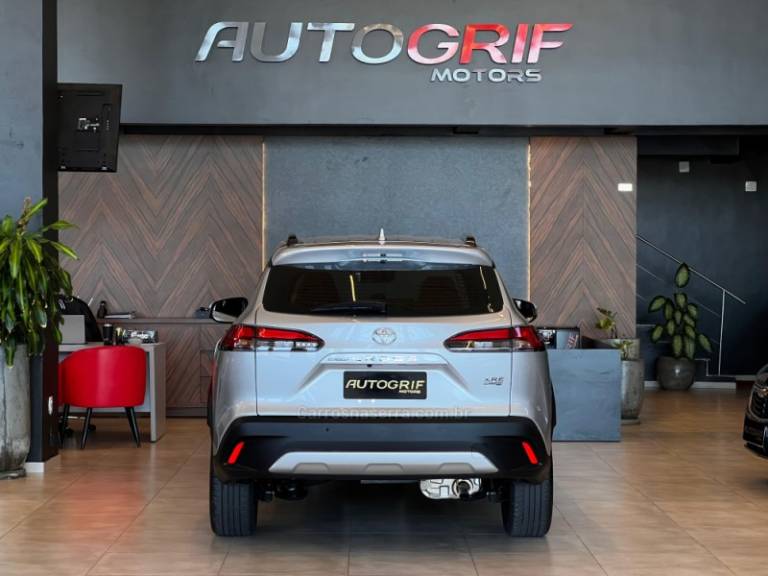 TOYOTA - COROLLA - 2021/2022 - Prata - R$ 138.900,00