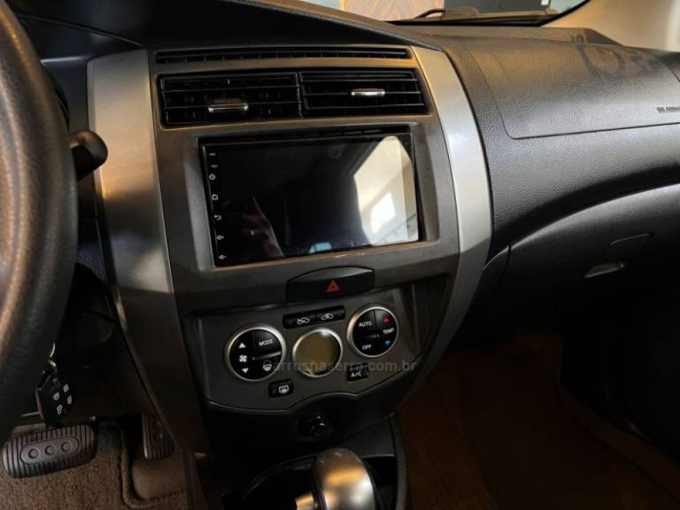 NISSAN - GRAND LIVINA - 2010/2010 - Prata - R$ 38.900,00