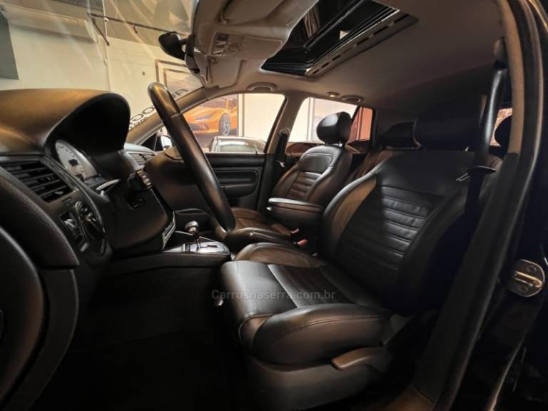 VOLKSWAGEN - GOLF - 2012/2013 - Preta - R$ 58.900,00