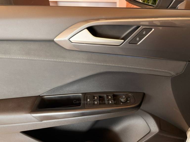 VOLKSWAGEN - TAOS - 2021/2022 - Branca - R$ 143.900,00