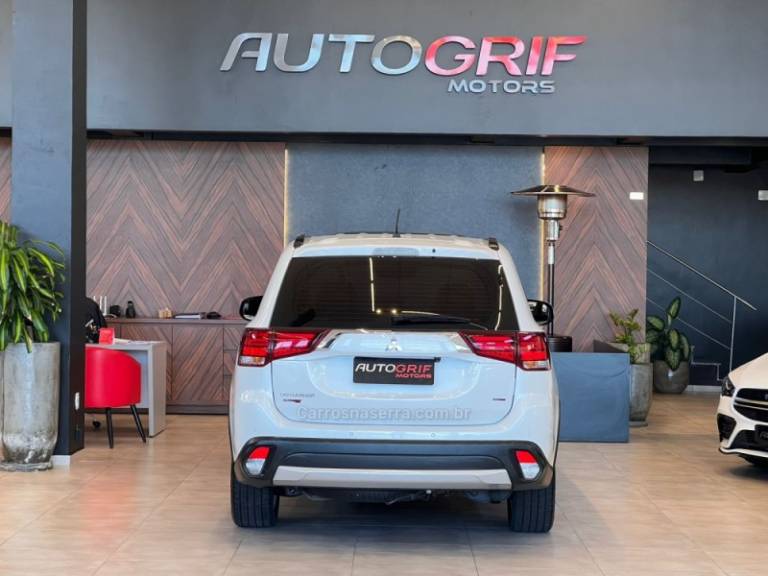 MITSUBISHI - OUTLANDER - 2016/2016 - Branca - R$ 119.900,00