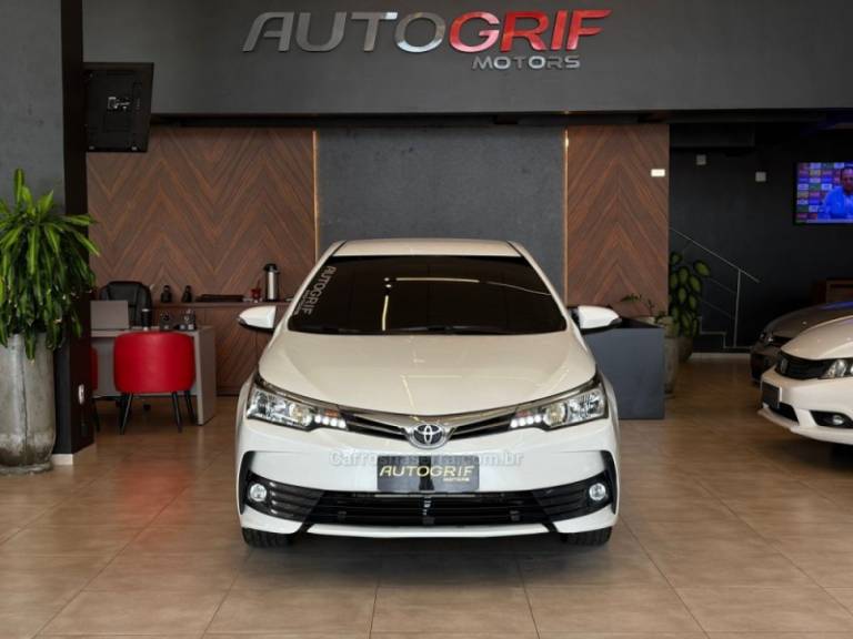 TOYOTA - COROLLA - 2019/2019 - Branca - R$ 105.900,00