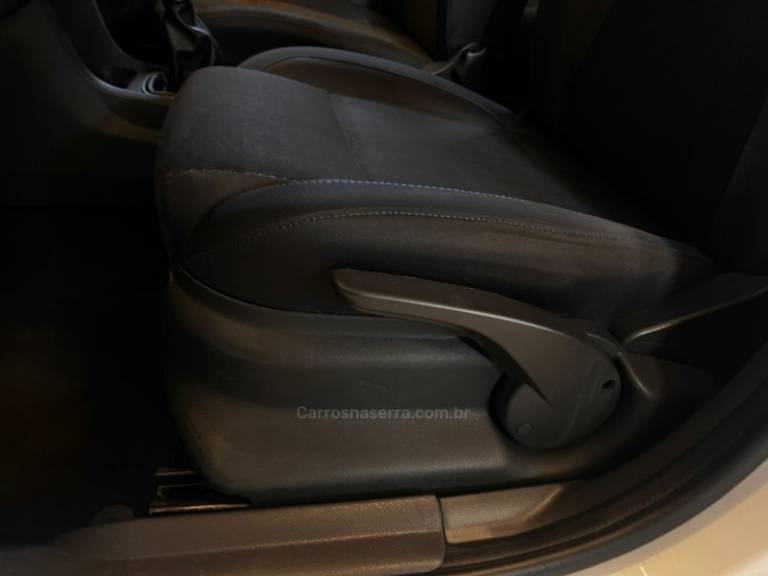 VOLKSWAGEN - FOX - 2015/2015 - Branca - R$ 43.900,00