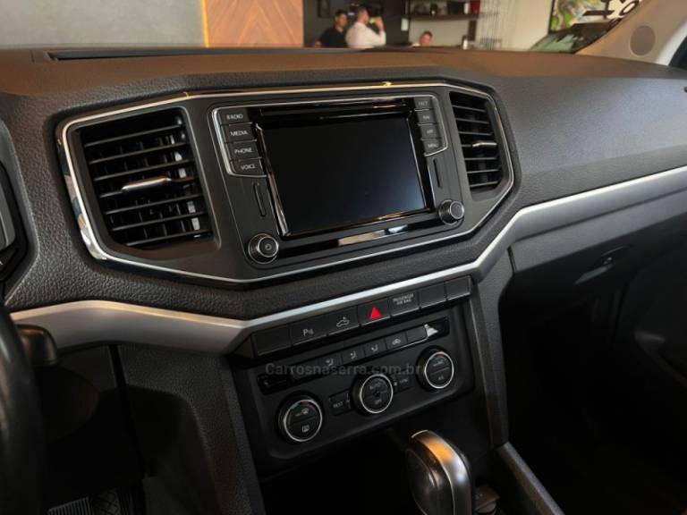 VOLKSWAGEN - AMAROK - 2022/2022 - Prata - R$ 185.900,00