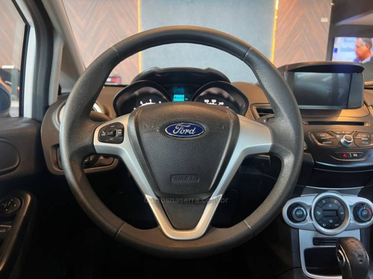 FORD - FIESTA - 2018/2018 - Branca - R$ 59.900,00