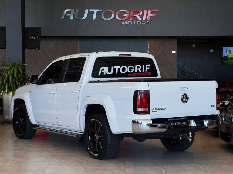 VOLKSWAGEN - AMAROK - 2022/2023 - Branca - R$ 208.900,00