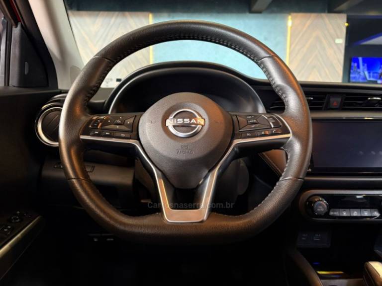 NISSAN - KICKS - 2023/2024 - Vermelha - R$ 119.900,00