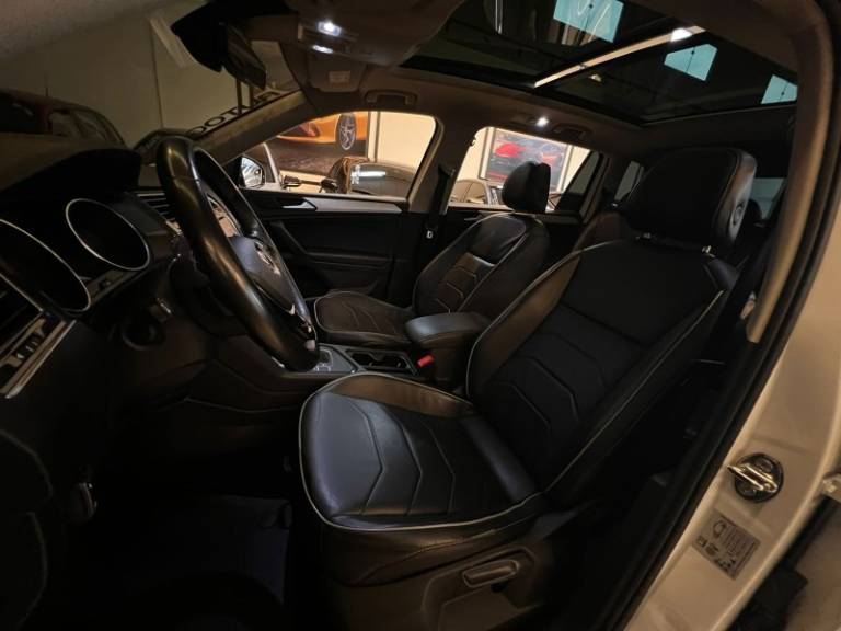 VOLKSWAGEN - TIGUAN - 2019/2019 - Branca - R$ 118.900,00