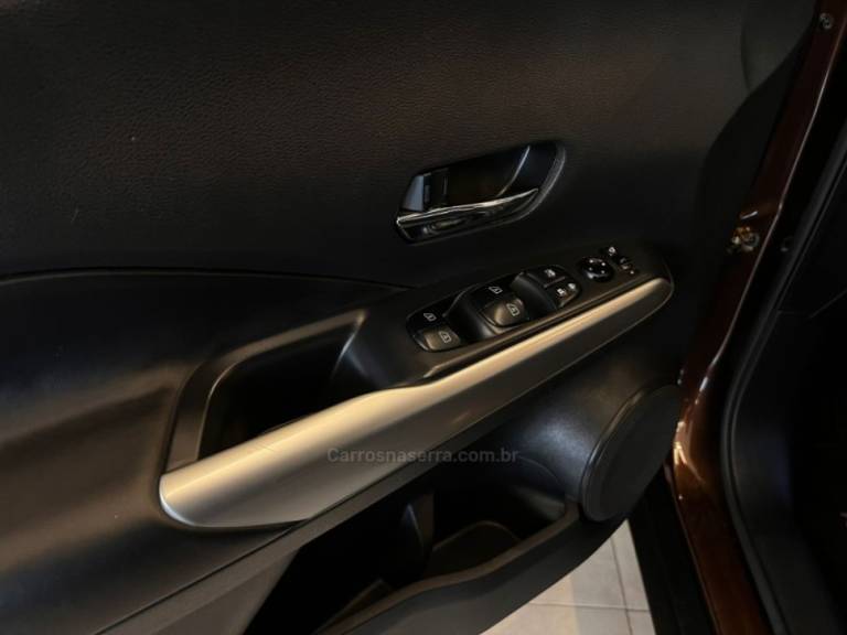 NISSAN - KICKS - 2020/2021 - Marrom - R$ 97.900,00