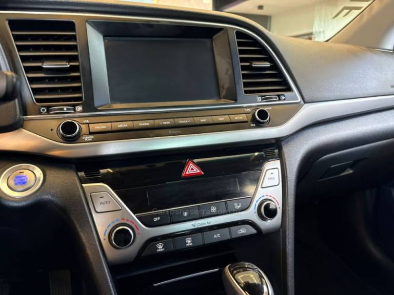 HYUNDAI - ELANTRA - 2017/2017 - Branca - R$ 81.900,00
