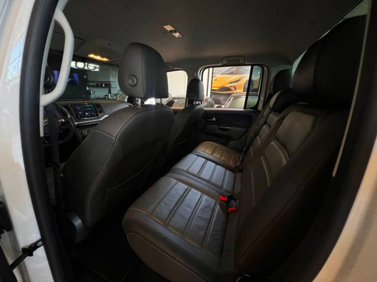 VOLKSWAGEN - AMAROK - 2022/2023 - Branca - R$ 208.900,00