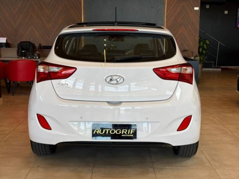HYUNDAI - I30 - 2015/2015 - Branca - R$ 74.900,00