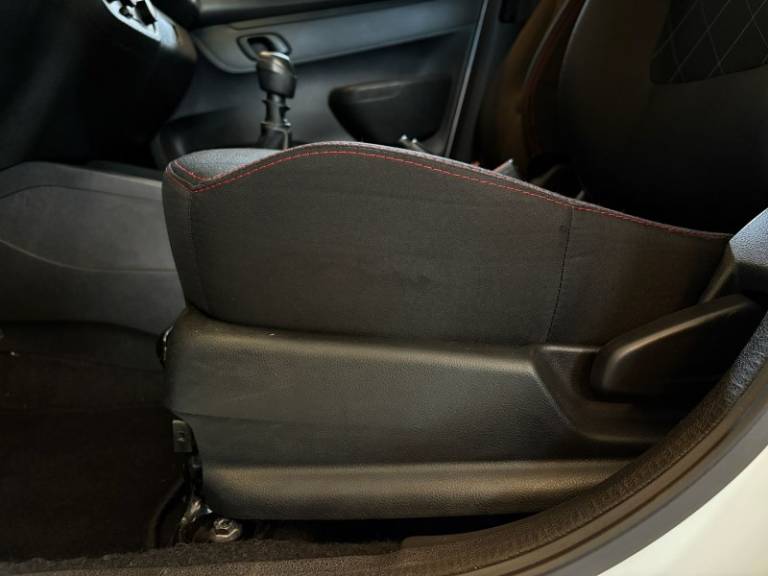 RENAULT - KWID - 2021/2021 - Branca - R$ 39.900,00