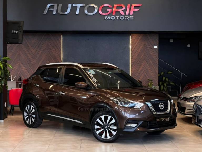 NISSAN - KICKS - 2020/2021 - Marrom - R$ 97.900,00