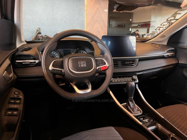 FIAT - FASTBACK - 2023/2024 - Prata - R$ 118.900,00