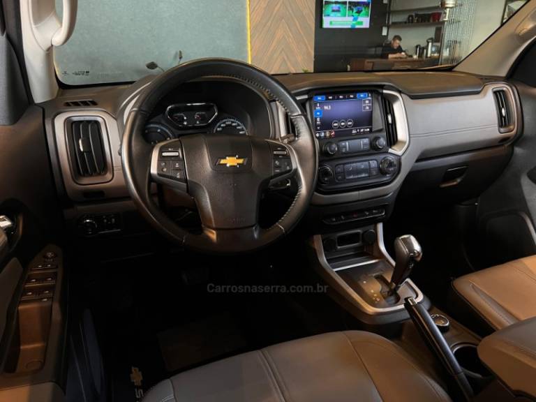 CHEVROLET - S10 - 2022/2022 - Branca - R$ 189.900,00