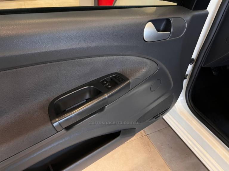 VOLKSWAGEN - SAVEIRO - 2014/2014 - Branca - R$ 47.900,00