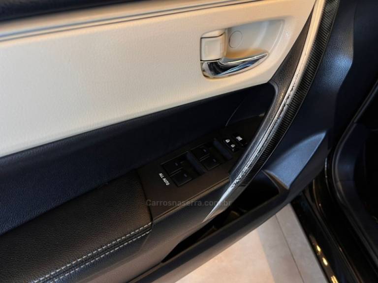 TOYOTA - COROLLA - 2015/2015 - Preta - R$ 87.900,00