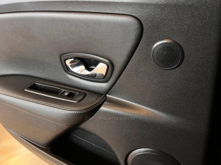 RENAULT - FLUENCE - 2017/2018 - Preta - R$ 61.900,00