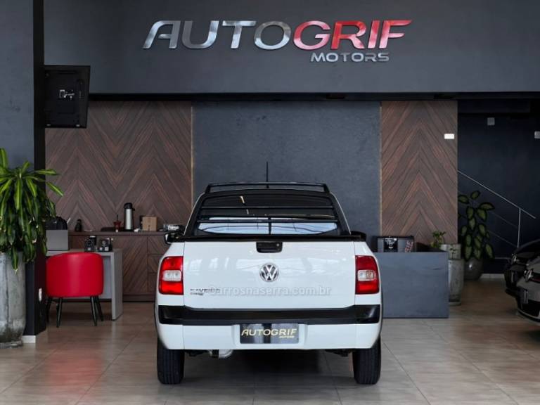 VOLKSWAGEN - SAVEIRO - 2012/2012 - Branca - R$ 35.900,00