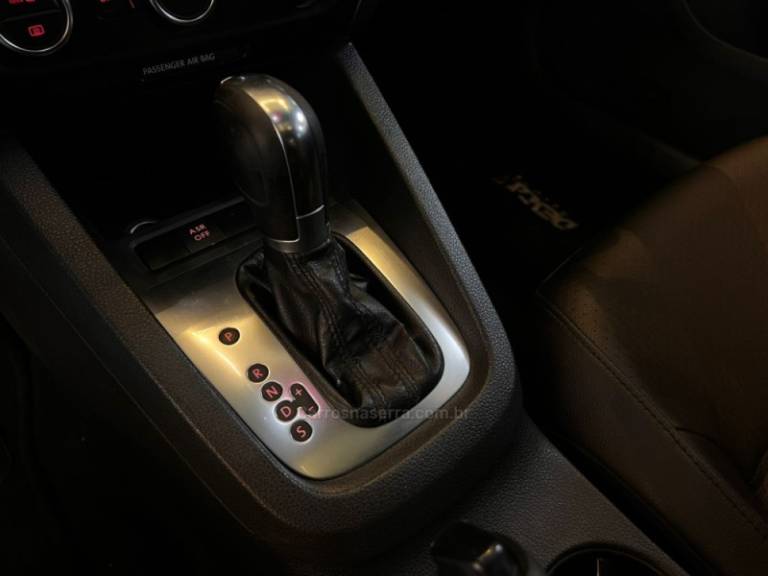 VOLKSWAGEN - JETTA - 2012/2013 - Branca - R$ 65.900,00