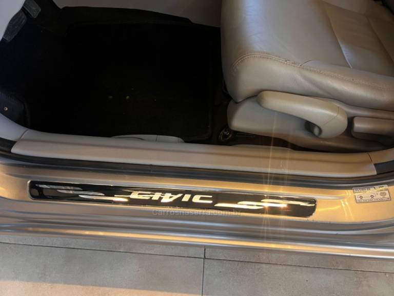 HONDA - CIVIC - 2013/2014 - Prata - R$ 79.900,00