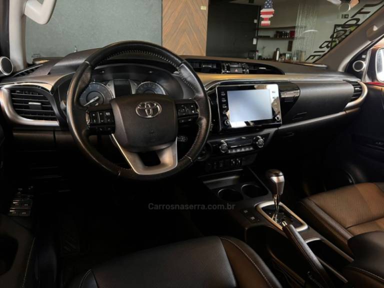 TOYOTA - HILUX - 2021/2021 - Vermelha - R$ 244.900,00