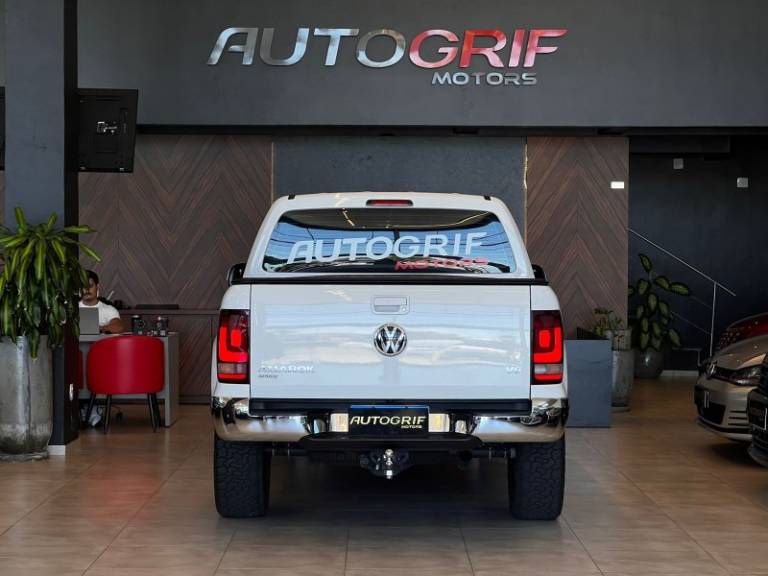 VOLKSWAGEN - AMAROK - 2022/2023 - Branca - R$ 208.900,00