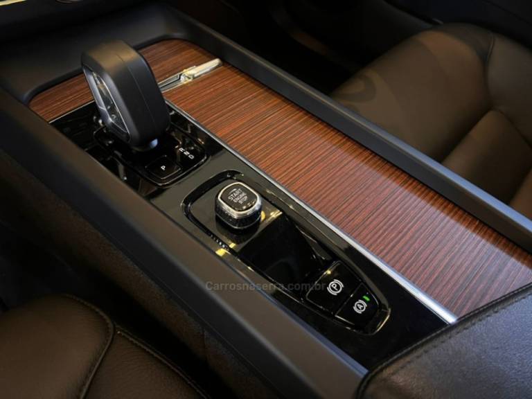 VOLVO - XC60 - 2022/2023 - Cinza - R$ 298.900,00