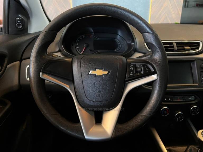 CHEVROLET - ONIX - 2018/2019 - Branca - R$ 62.900,00