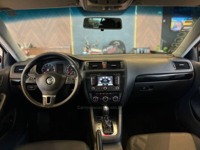 VOLKSWAGEN - JETTA - 2012/2013 - Branca - R$ 65.900,00