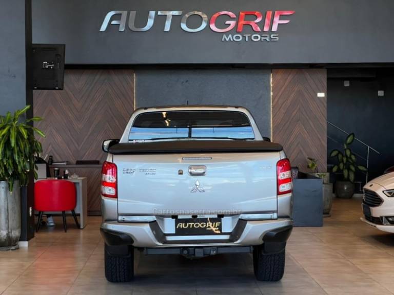 MITSUBISHI - L200 TRITON - 2017/2017 - Prata - R$ 144.900,00